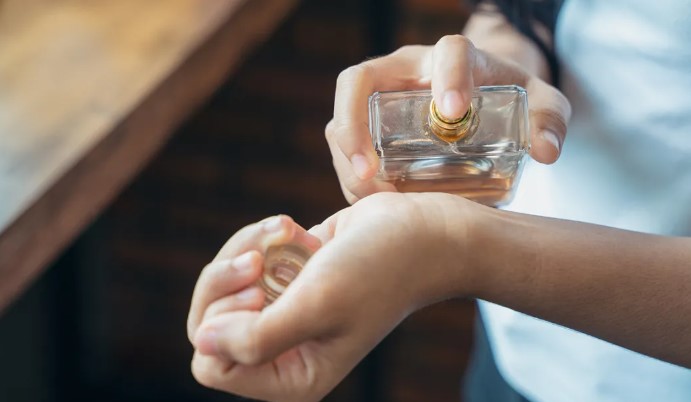 Using too much perfume can cause these 5 problems, know its harmful effects