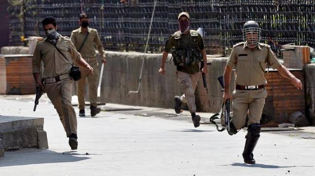 Policeman abducted by Terrorists in Shopian villages, Search operation launched
