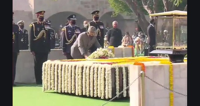 President, PM Modi pay tributes to Mahatma Gandhi on his death anniversary