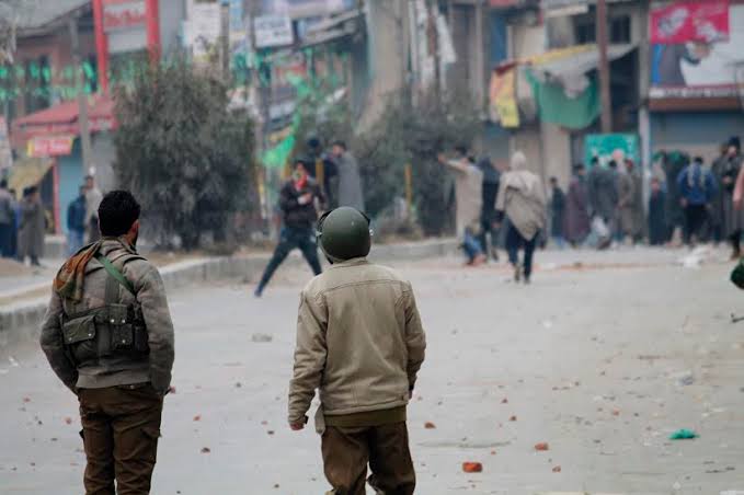 Three youths Injured in Pulwama clashes and shutdown 