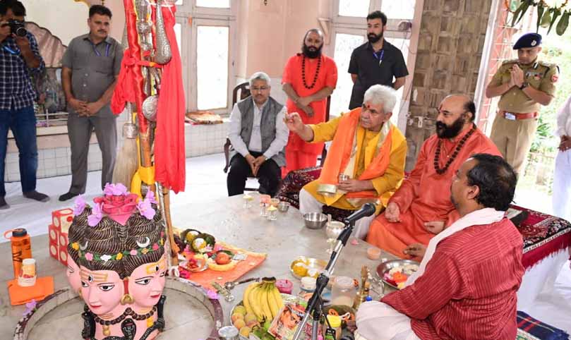 Lt Governor performs Pujan of Shri Amarnathji Chhari Mubarak