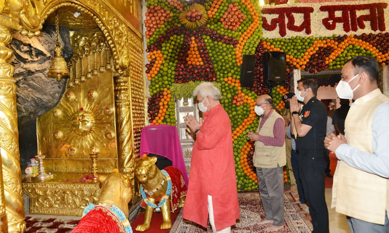 Lt Governor pays obeisance at Shri Mata Vaishno Devi Shrine; reviews facilities for pilgrims