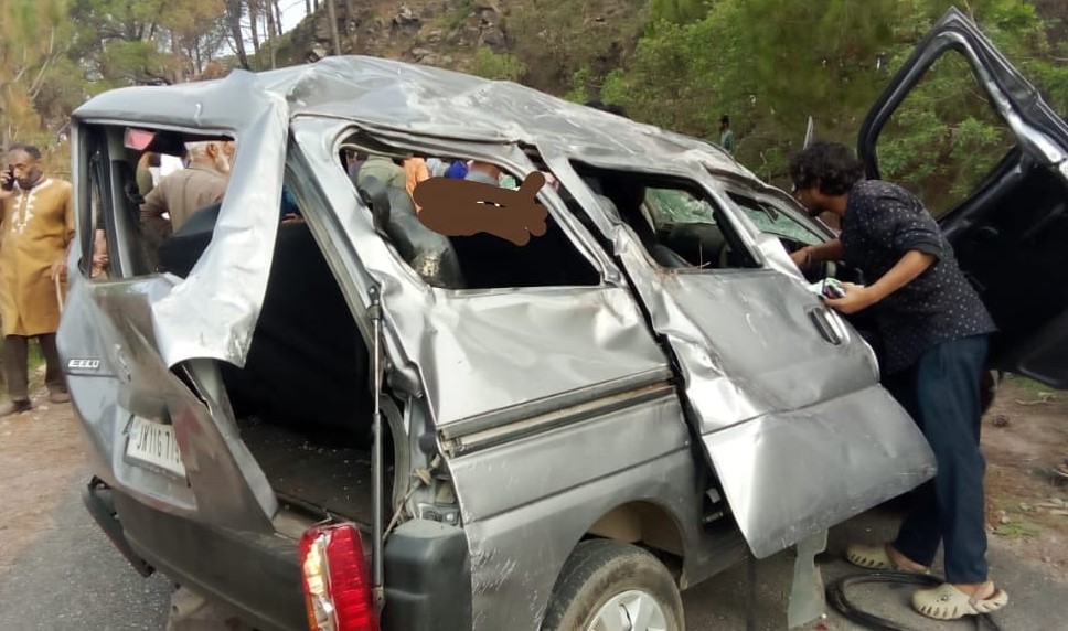 2 People killed, 4 of Family among six injured in Accident in Rajouri