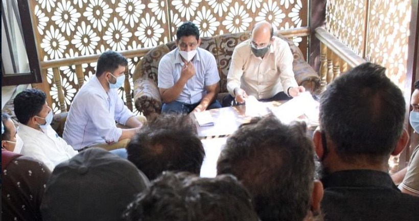 DC Ramban visits Banihal, inspects progress on NH-44 four laning project