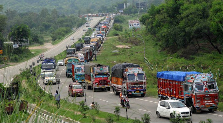 Traffic resumes on Srinagar-Jammu highway after Friday maintenance