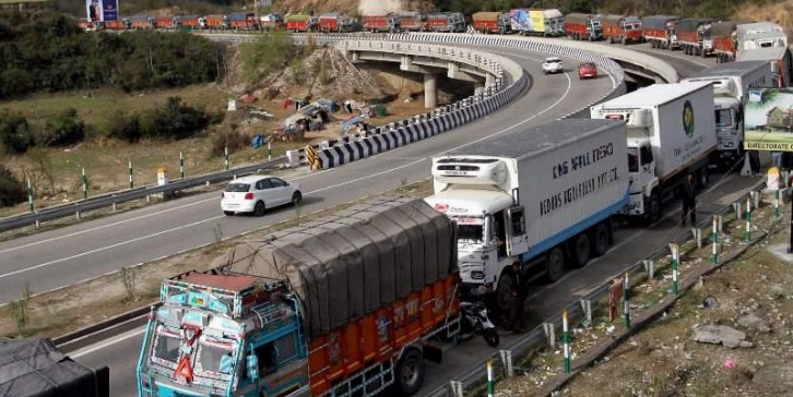 Srinagar-Jammu NH reopens; stranded vehicles being cleared