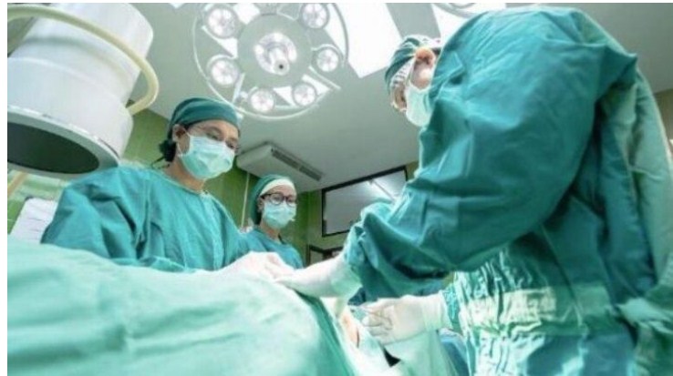 Doctors remove world's largest kidney weighing 7.4 kg at Delhi hospital