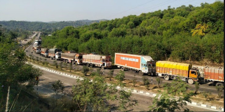 Traffic resumes on Srinagar-Jammu highway, Mughal and Leh roads through