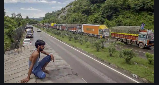 Traffic to remain suspended today on Srinagar Jammu-National Highway for Maintenance: Traffic Authorities