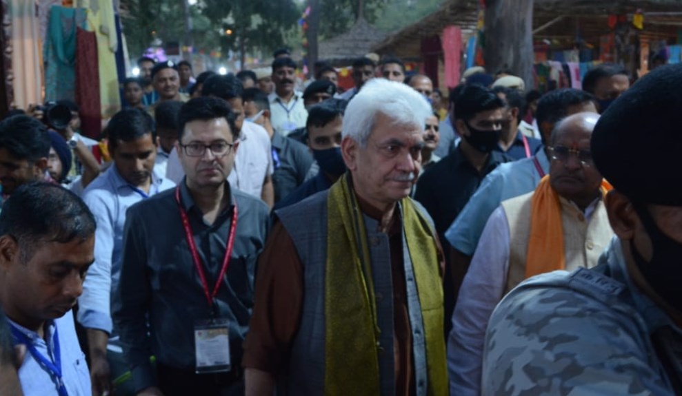 Lt Governor visits Surajkund International Crafts Mela