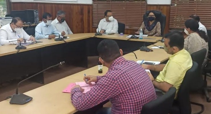 DC Jammu reviews Aadhaar Enrollment, Golden card registration process