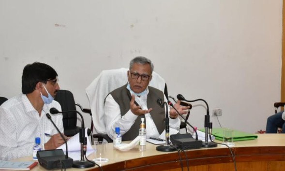 COVID-19:  Advisor Khan inspects quarantine centers, takes stock of measures in Rajouri