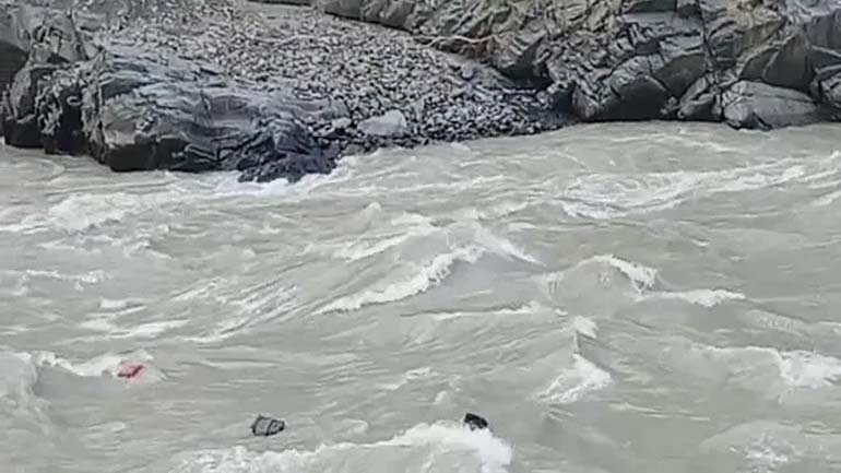 Vehicle plunges into river Chenab, 8 feared drowned in Ramban