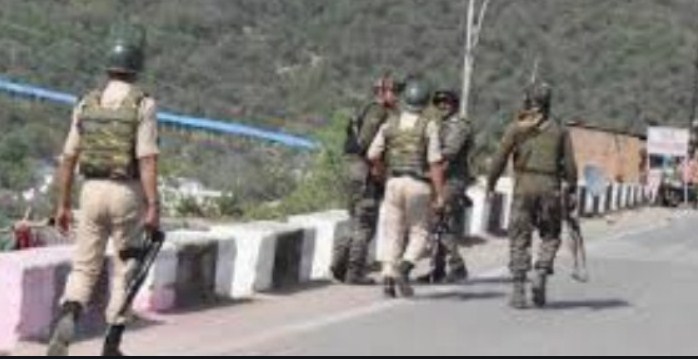 Police arrest OGW, arms, ammunition, narcotics recovered in Pulwama
