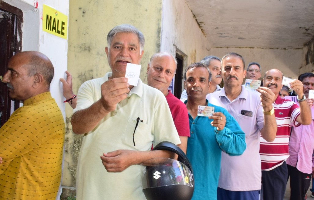 Over 8.98% voter turnout recorded till 9 am in Anantnag-Rajouri seat: Officials