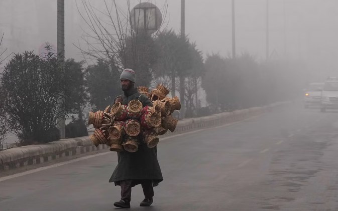 No relief from intense cold in Kashmir, Jammu temp below normal