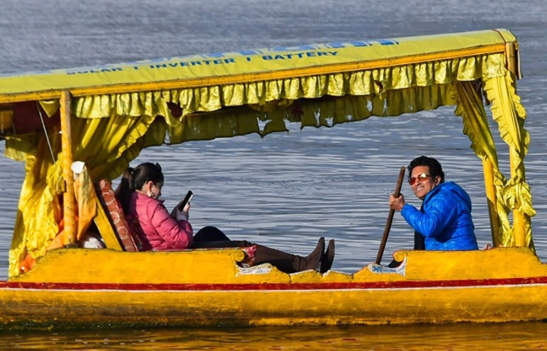 Legendary cricketer Sachin Tendulkar, his family enjoys Shikara ride at Dal Lake