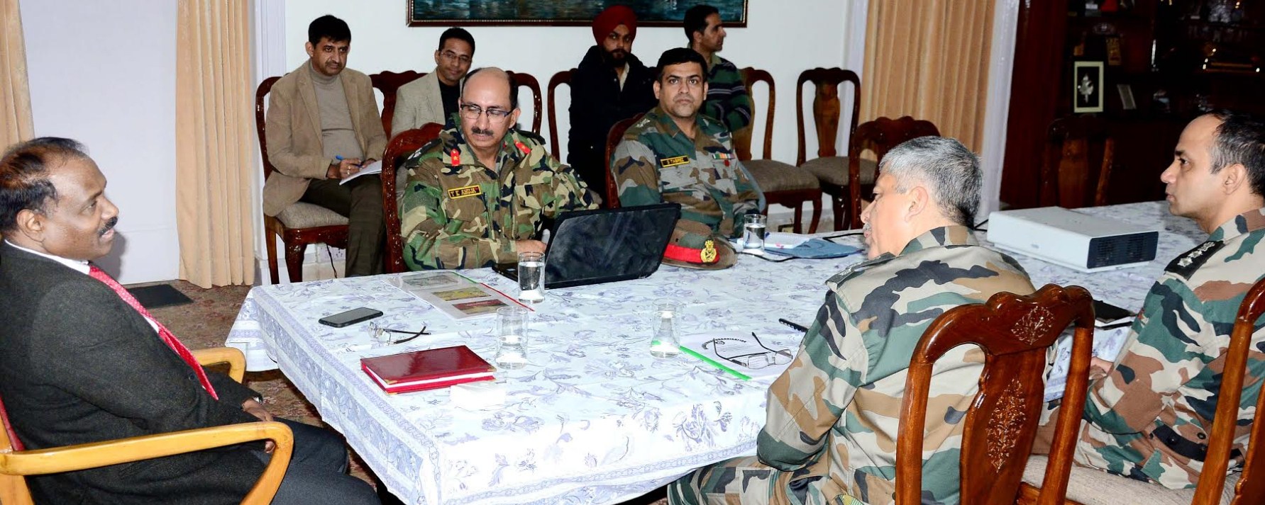 Lt. Governor reviews status of projects under Beacon, Sampark