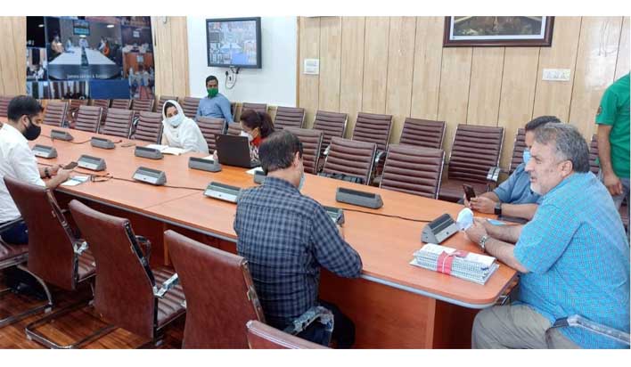 Dr Samoon discusses skill development action plans with DCs of Jammu division