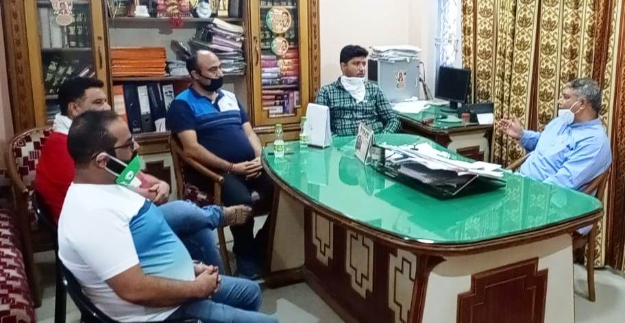 Sat Sharma meets members of Cement & Building Materials association