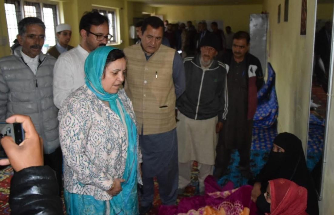 Sakeena Itoo, Javed Dar visit shelling affected areas of Baramulla, Uri