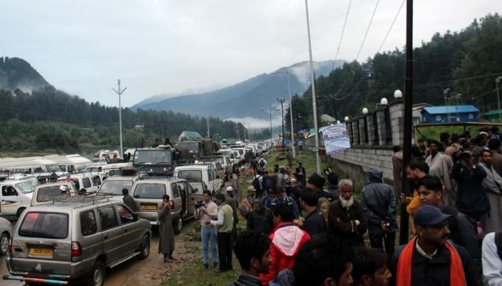 Shri Amarnathji Yatra suspended for a day from Pahalgam and Baltal