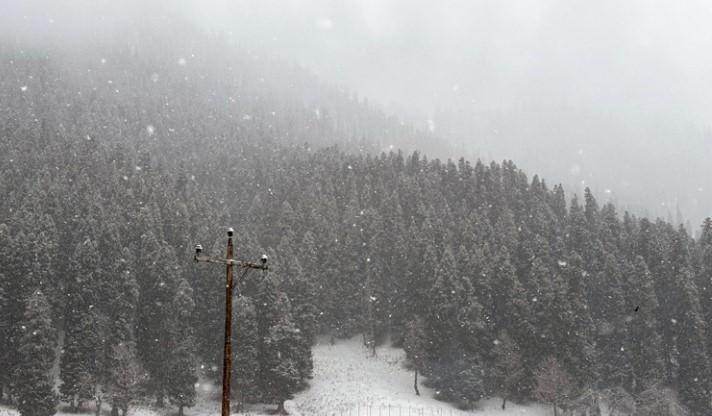 Sonamarg receives season’s first snowfall, rains damp J&K