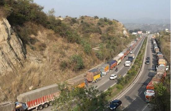 Jammu–Srinagar NH-44 closed after landslides, Mughal, SSG Roads Shut Due to Snow