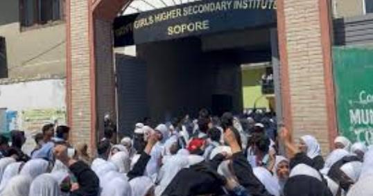 Eight held for vandalism during students' protest in Sopore: Police
