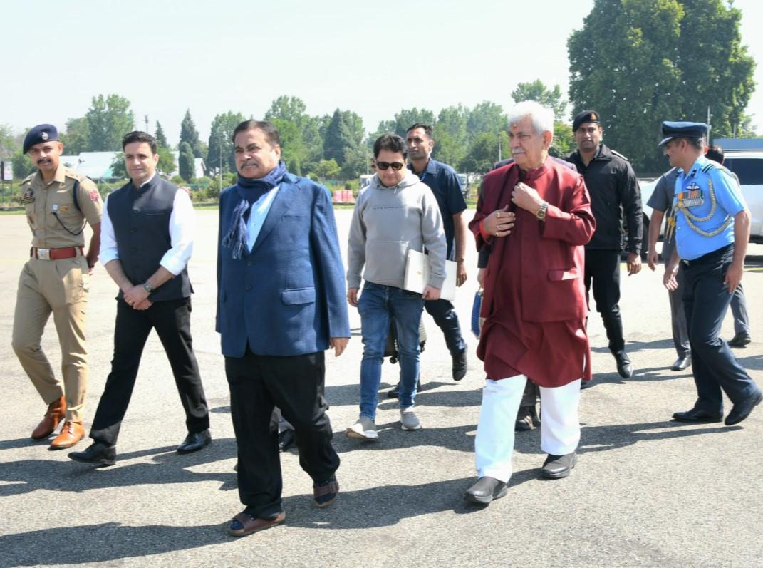 Union Minister Nitin Gadkari Arrives in Srinagar; LG Manoj Sinha Extends Warm Welcome