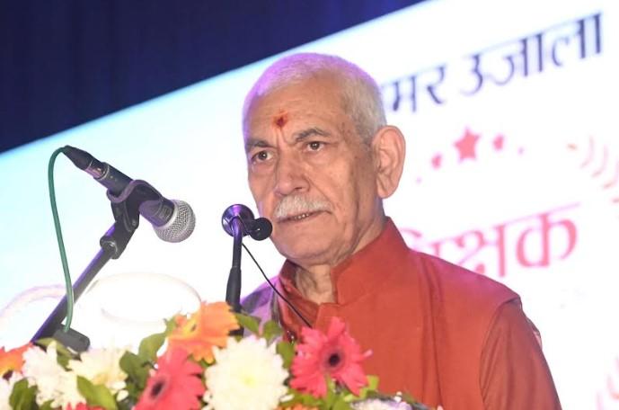 Inspirational teachers transform students from passive listeners into intrepid explorers: LG Sinha