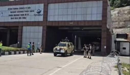 Thousands Stranded as Jammu-Bound Traffic Stops Near Navyug Tunnel