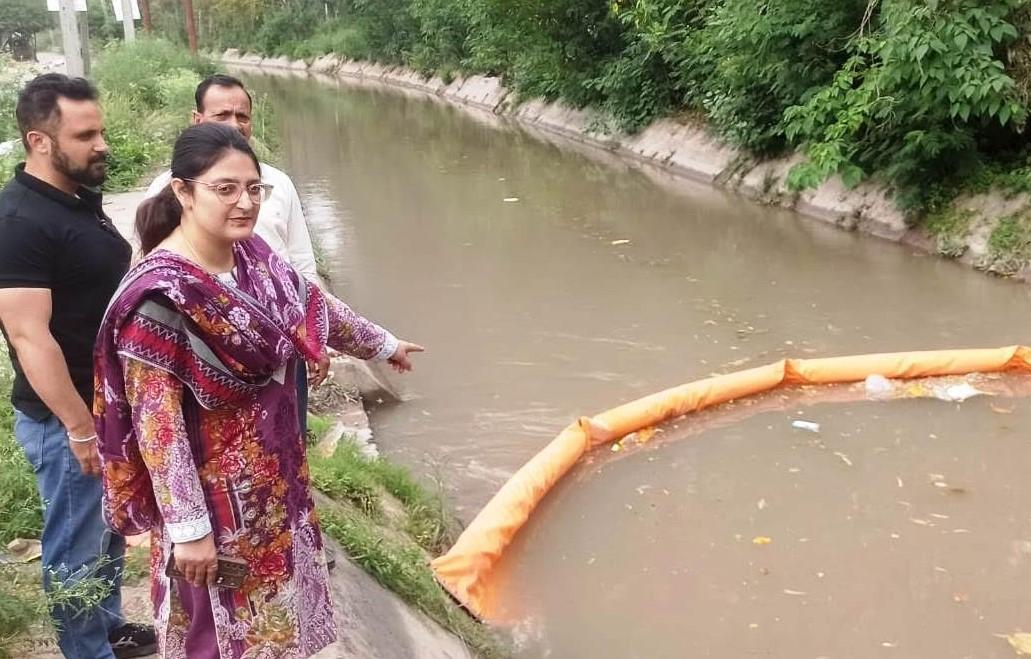 JMC issues directions to prevent pollution of water bodies, Floating Trash Boom Barriers introduced