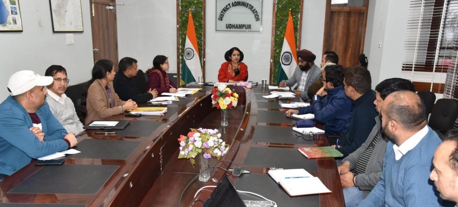 DC discusses creation of institutional business support mechanism in Udhampur