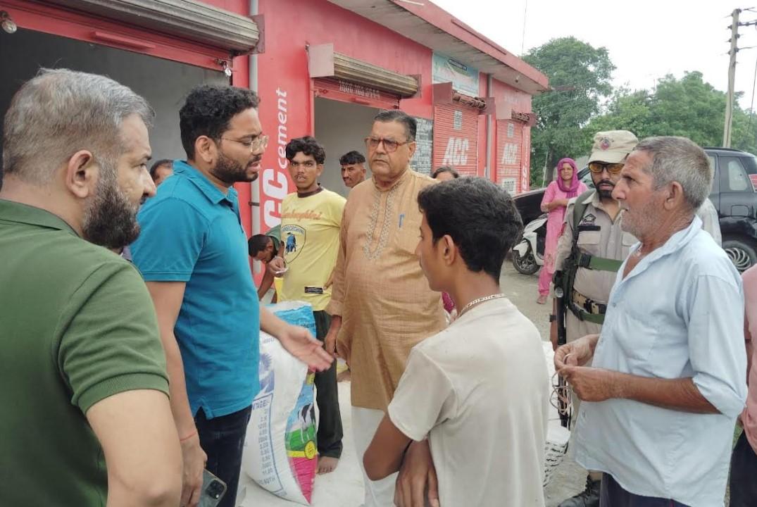 District Magistrate Jammu visits Pargwal, Reviews functioning of Revenue Department
