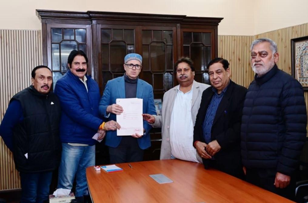 J&K Cong Leaders meets CM Omar Abdullah, Discusses issues of Public Concern