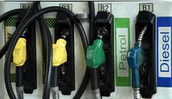 LMD Anantnag slaps fine of Rs 50,000  on Petrol Pump for deficit fuel delivery