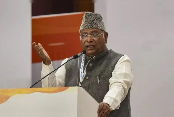 PM Modi cancelled Kashmir visit after receiving intelligence report on terror attack, alleges Kharge
