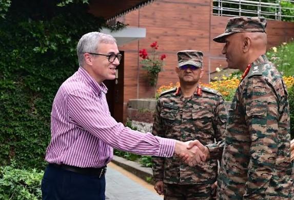 Northern Army Commander briefs CM on security situation along border, LoC