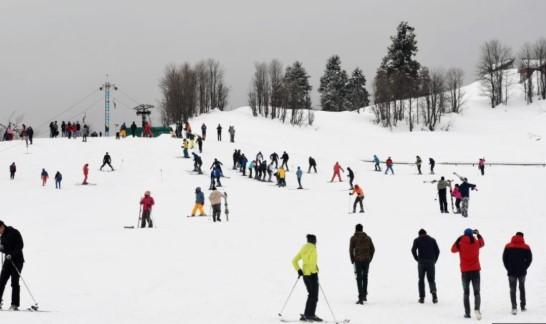 KIWG Day 02: Amid snow, drizzle, athletic perseverance raises visual warmth at Gulmarg