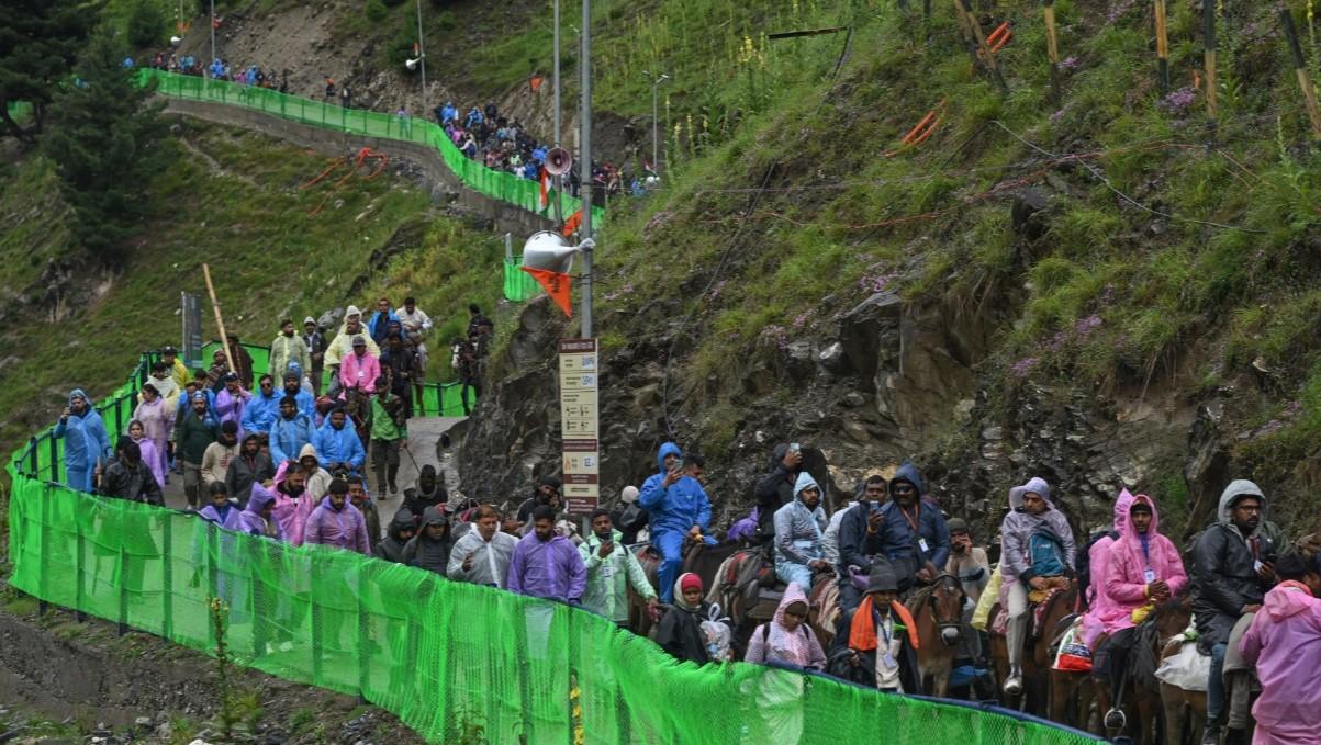 Over 12,000 devotees offer prayers at Amarnath shrine on first day of Yatra
