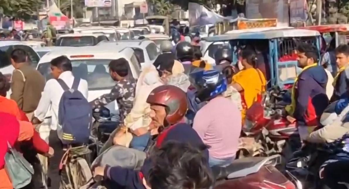 Massive Traffic Jams in Prayagraj Amid MahaKumbh