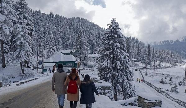 4.48 crore tourists including 1.20 lakh foreigners visited J&K in past 2 years: J&K Govt