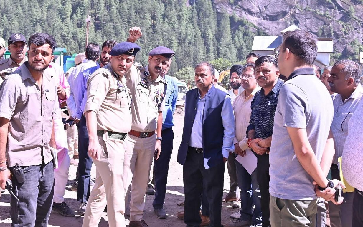Principal Secretary R&B reviews ongoing rescue, relief operations in Chashoti