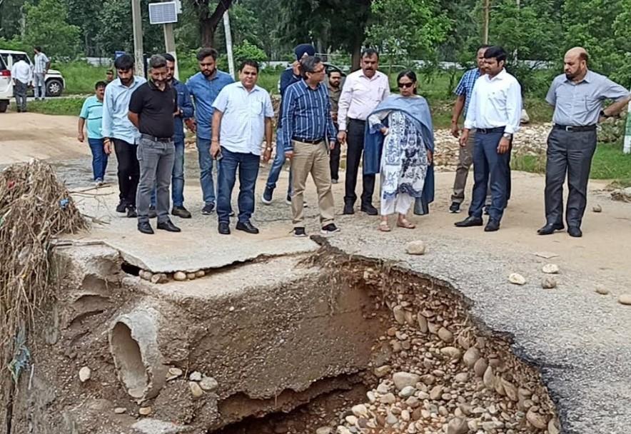 Comm Secy HUDD conducts extensive tour of rain-affected areas of Jammu City