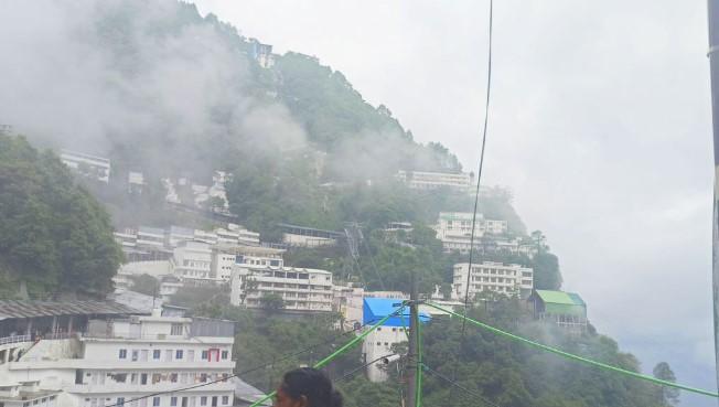 J-K: Vaishno Devi pilgrimage restarts after 22-days pause, halted again due to bad weather