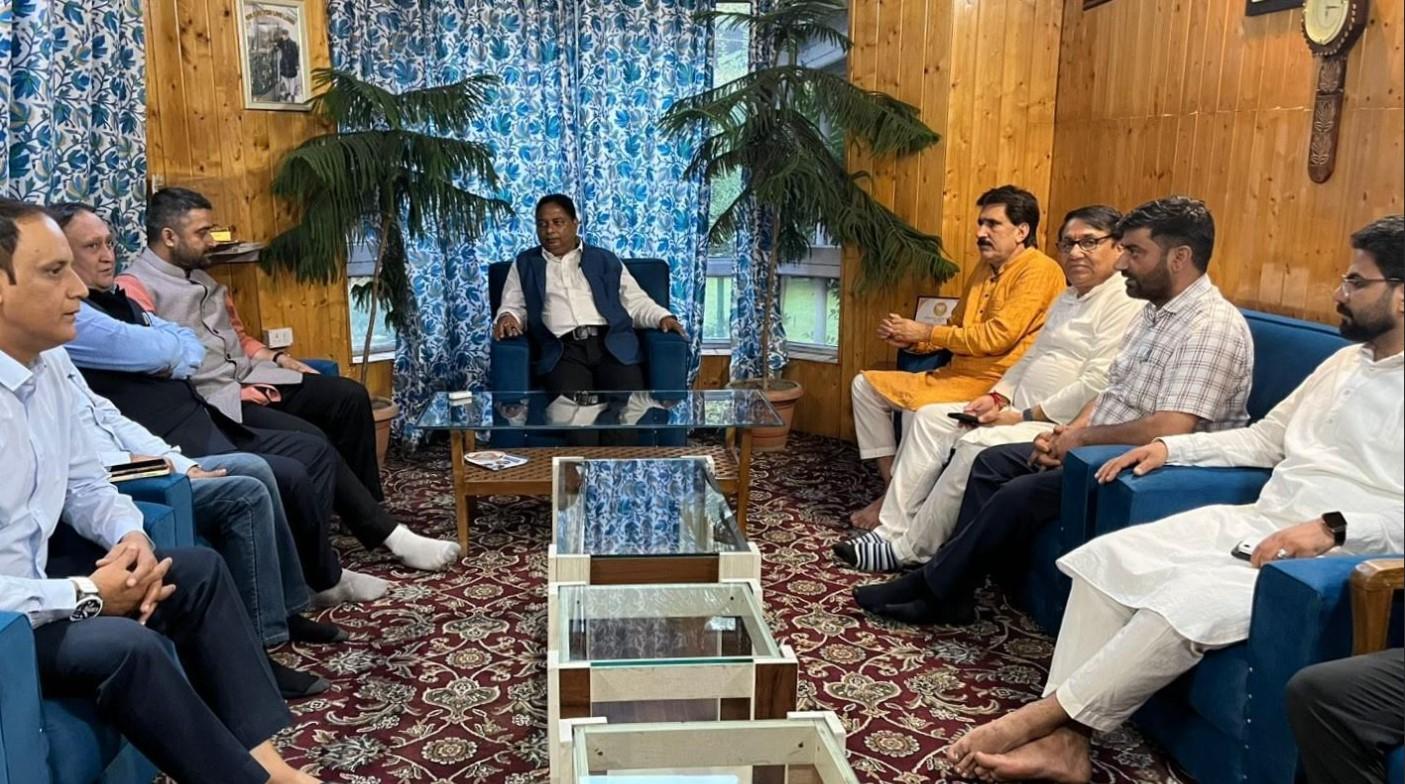 Sat Sharma calls for vigorous promotion of “Vocal for Local” campaign in Kashmir