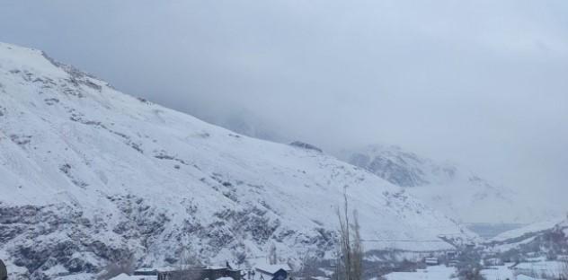 Fresh Snowfall at Razdan Pass as Rain and Hail Lash Kashmir Plains
