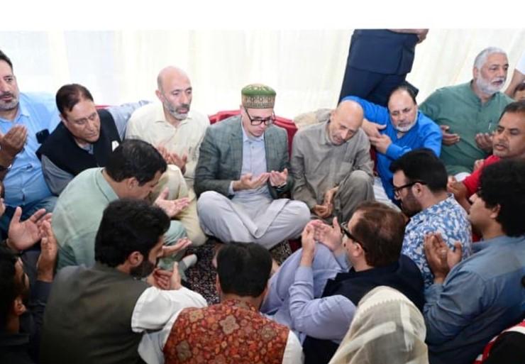 CM Omar Abdullah visits residence of MP Er Rashid, expresses condolences