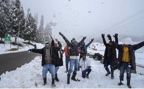 Over 15.3 crore tourists visited J&K in last 10 years: Parliamentary report